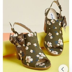 Modcloth Green Floral Shoes